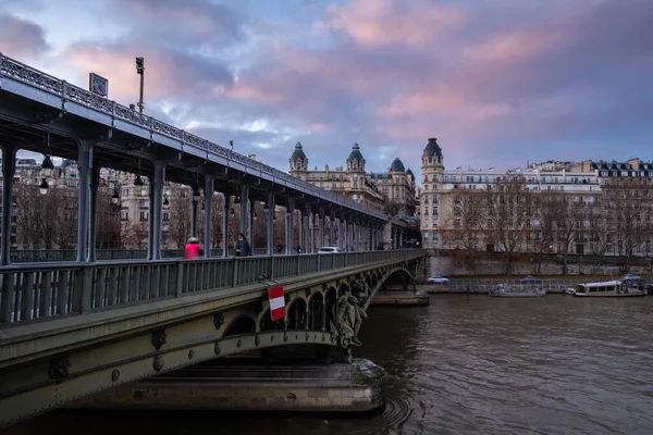 Vista Prospectiva Longo Ponte Bir Hakeim Paris Com Céu Colorido — Fotografia de Stock