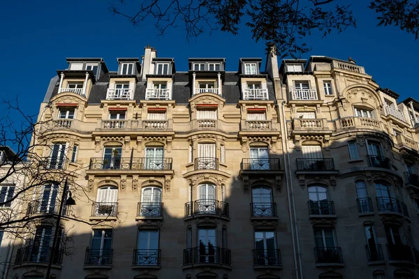 Classical Stone Facade Paris Smoothly Enlightened — Fotografia de Stock