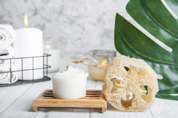 Naturlig Loofah Skrubber Pallen Badrummet Inget Slöseri Livet Relaxation Spa — Stockfoto