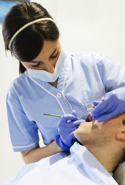 Kadın Dişçi