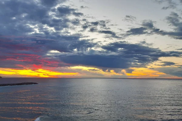 Beau Lever Soleil Coloré Paysage Nuageux Sur Mer Diano Marina — Photo