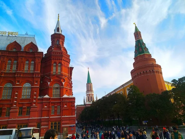 Moskova Daki Kırmızı Kare Bina — Stok fotoğraf
