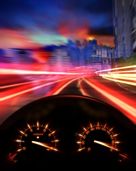 Compteur de vitesse sur un tableau de bord dans une voiture Photo De Stock