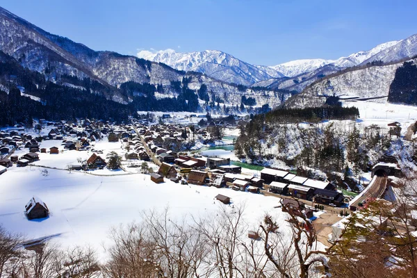 Uitzicht vanuit het gezichtspunt van de shiroyama in ogimachi village, shirakawago — Stockfoto