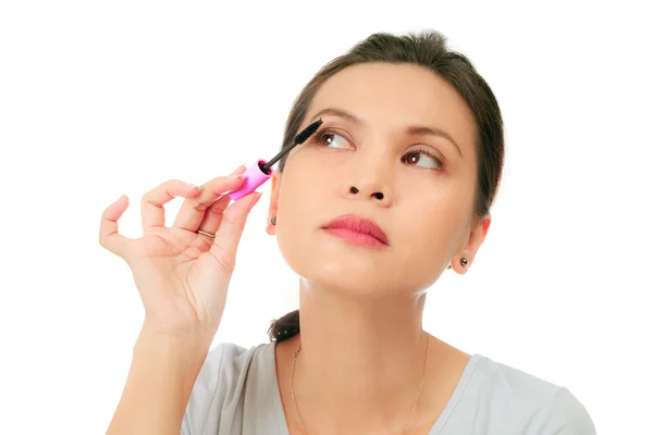 Isolated middle age asian woman with make up brush. — Zdjęcie stockowe