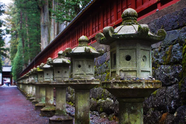 Kamień latarnie na toshogu Przybytek, nikko, Japonia — Zdjęcie stockowe