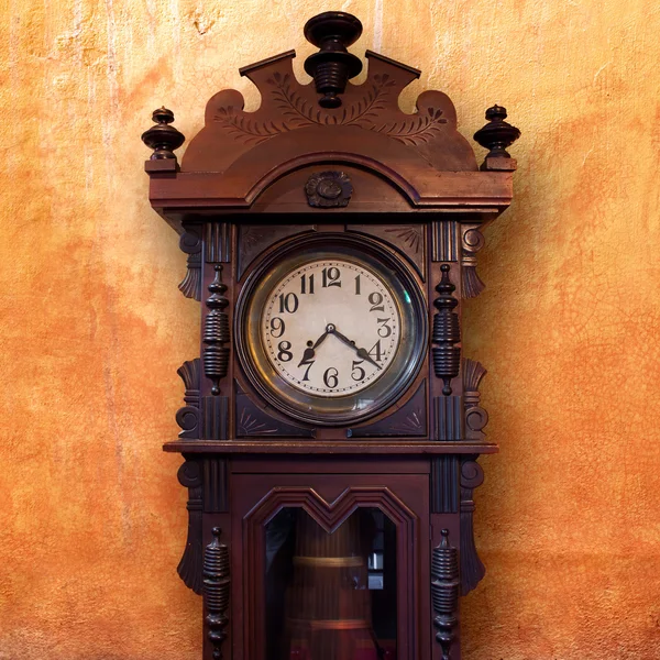 Vintage zegar drewno — Zdjęcie stockowe