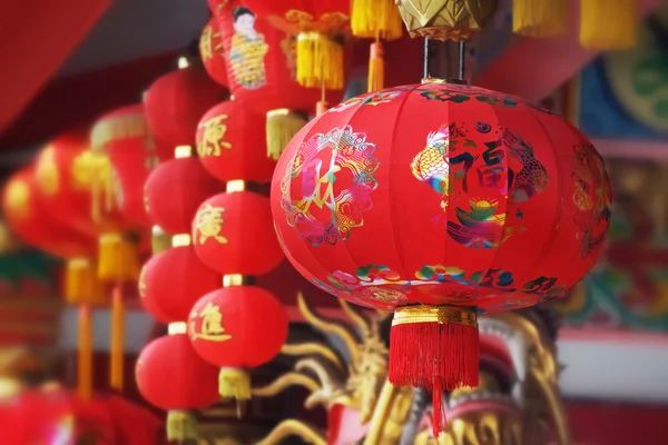 Rote chinesische Laterne in einem chinesischen Tempel — Stockfoto