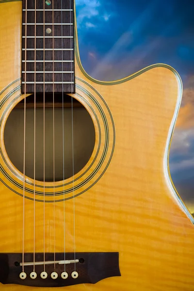 Guitarra acústica de recorte — Fotografia de Stock