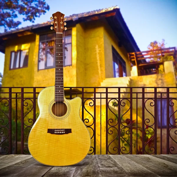 Акустическая акустическая гитара — стоковое фото