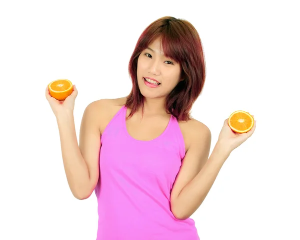 みじん切りのオレンジと分離の若いアジアの女性 — ストック写真