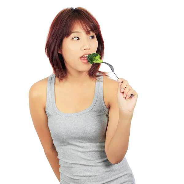 Isolierte junge asiatische Frau mit einem picec von brocolli — Stockfoto