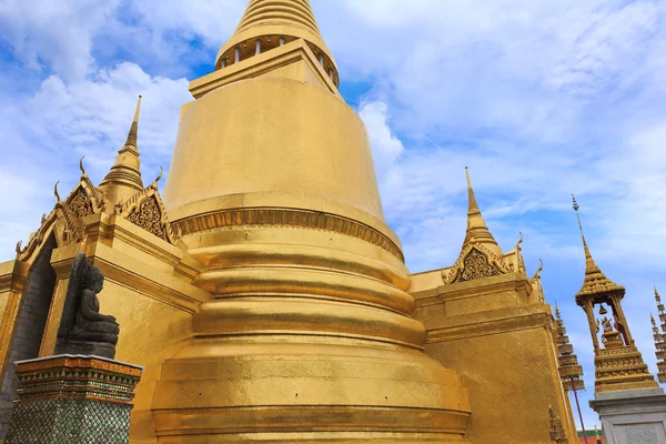 Pagoda insdie tha Wat Phra Kaew area — Stock Photo, Image