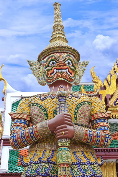 Iblis Guardian'daki wat phra kaew, bangkok, Tayland — Stok fotoğraf