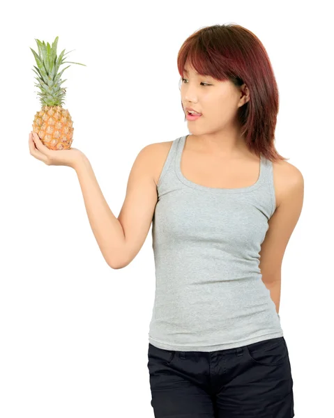 Isolé jeune asiatique femme avec ananas — Photo