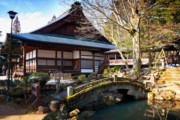 Świątynia w obszarze świątyni higashiyama w hida - takayama, Japonia — Zdjęcie stockowe