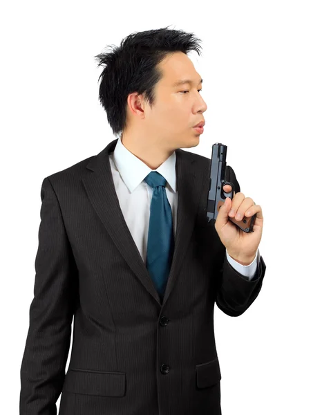 アジア人の男性は白で、銃を運ぶ — ストック写真