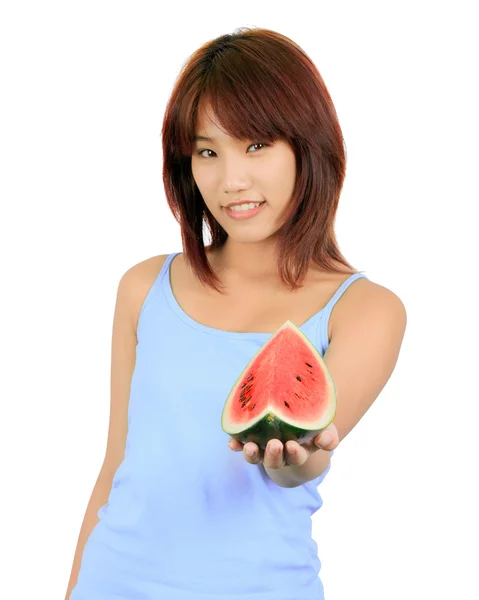 Giovane donna asiatica con un pezzo di anguria rossa — Foto Stock