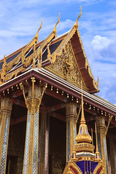 Kuil di Wat Pra Kaew daerah di istana besar Thailand — Stok Foto