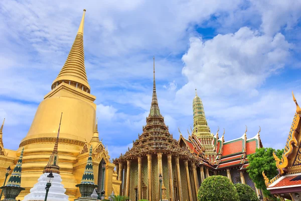 Pagoda insdie tha wat phra kaew oblast — Stock fotografie