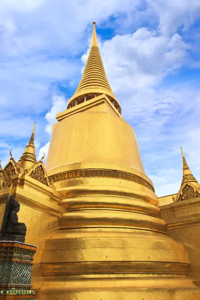 Pagode insdie tha wat phra kaew area — Stockfoto