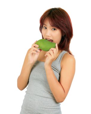 izole genç Asyalı kadın üzerinde beyaz bir mango ile.