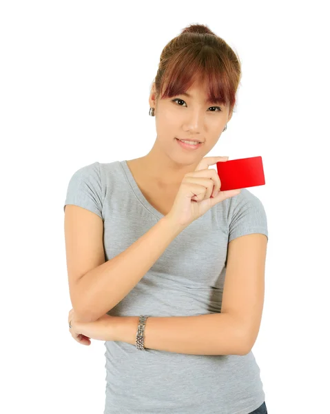 Isolado jovem ásia mulher com um cartão de crédito — Fotografia de Stock