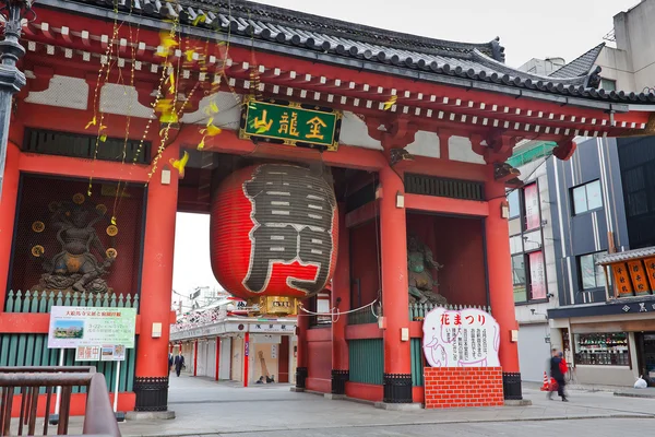 Porta di Kaminarimon a Tempio di Sensoji — Foto Stock