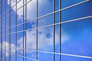 bir bina üzerinde yansıma