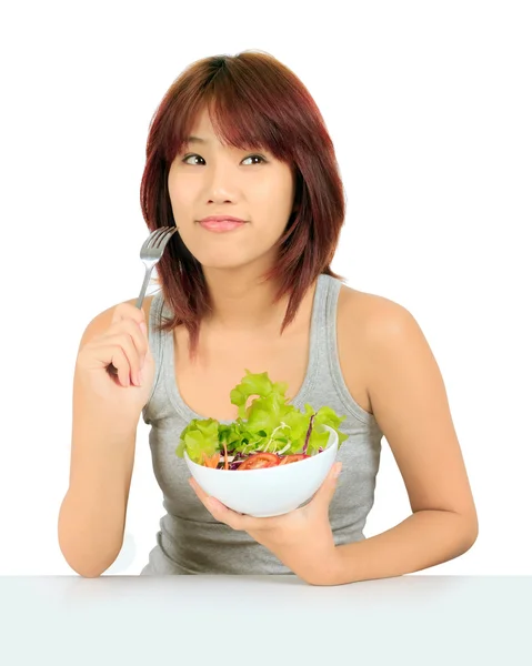 Mujer asain joven aislado con un tazón de ensalada de verduras —  Fotos de Stock