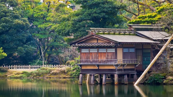 Casa de té Uchihashi-tei en Kenrokuen Park en Kanazawa, Japón — Foto de Stock
