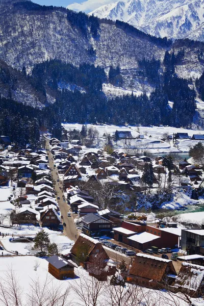 Vue depuis le belvédère Shiroyama au village d'Ogimachi à Shirakawago — Photo