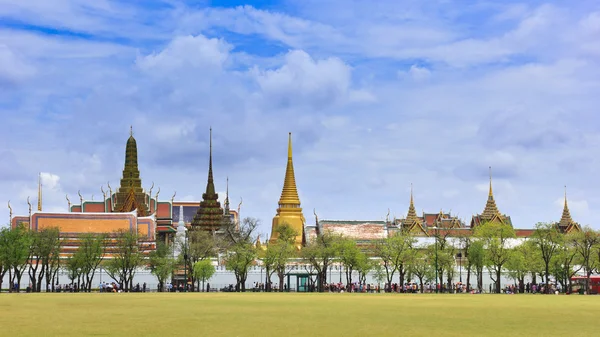Wat Phra Kaew (chrám v luxusním paláci) — Stock fotografie
