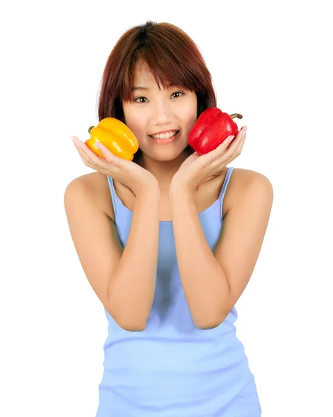 Isolato giovani asiatico donna con paprika su bianco — Foto Stock