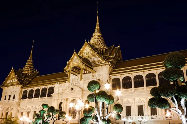 O Chakri Maha Prasat Throne Hall no Tribunal Médio do Grande Palácio da Tailândia — Fotografia de Stock