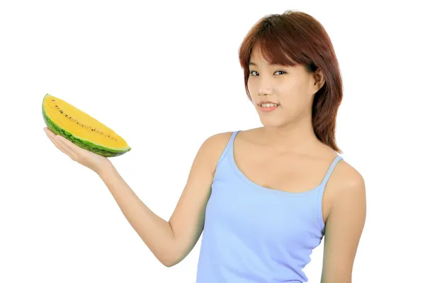 Isolierte junge asiatische Frau mit einem Stück gelber Wassermelone — Stockfoto