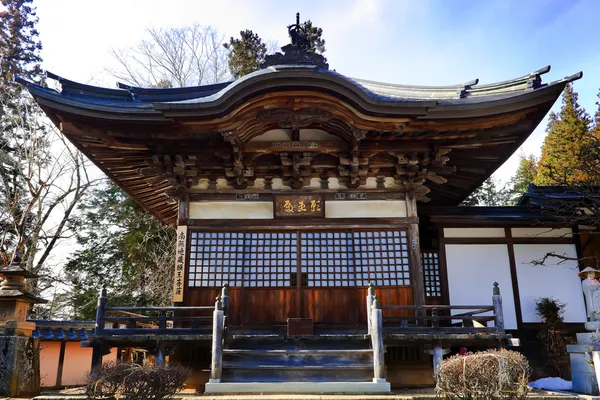 Santuario en el área del templo de Higashiyama en Hida Takayama, Japón — Foto de Stock