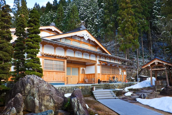 Grafsteen op higashiyama tempel gebied in hida - takayama, japan — Stockfoto