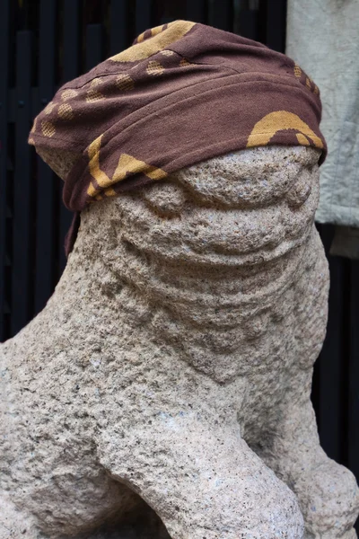 Скульптура каменного льва Японии — стоковое фото