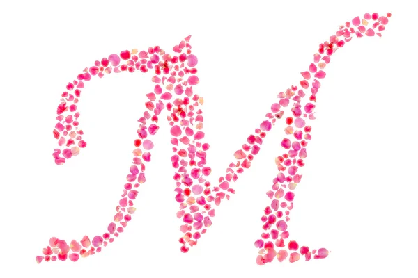 M alfabeto composto com folhas de rosa isoladas em branco — Fotografia de Stock