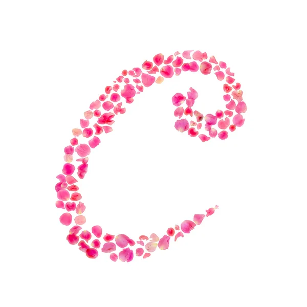 C alfabet samengesteld met rozenblaadjes geïsoleerd op wit — Stockfoto