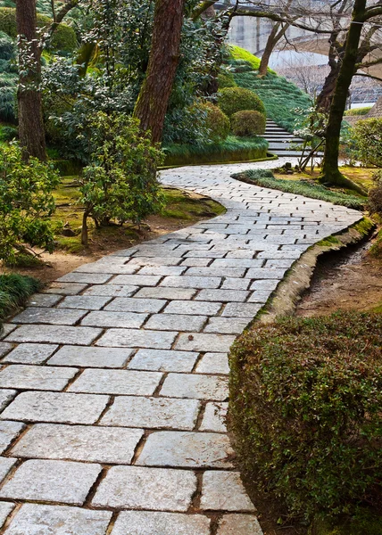 Vägen till kenrokuen park i kanazawa — Stockfoto