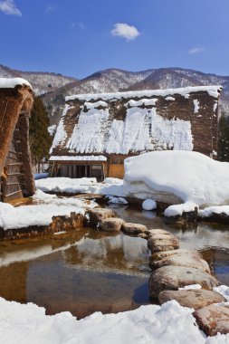 Kanal shirakawago köyde ogimachi Kara ile çevrili