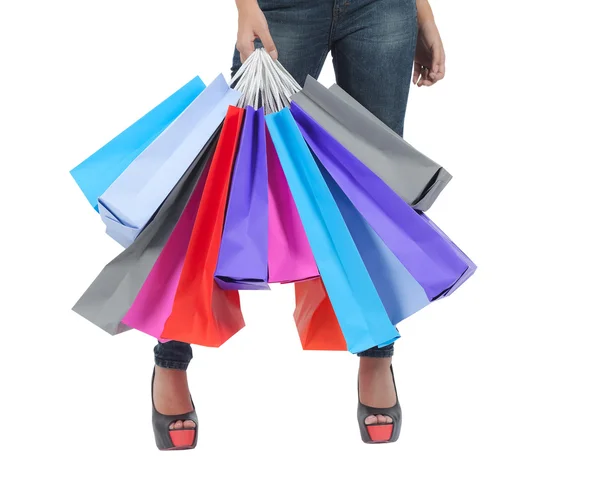 Geïsoleerde jonge Aziatische vrouw met shopping tassen — Stockfoto