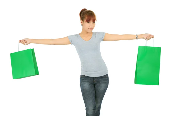 Jeune femme asiatique avec vert sacs à provisions — Photo