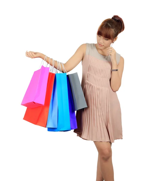 Izolované mladé asijské žena s barevnými nákupní tašky — Stock fotografie