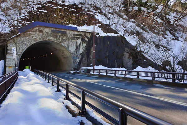 白川村荻町で自動車トンネル — ストック写真