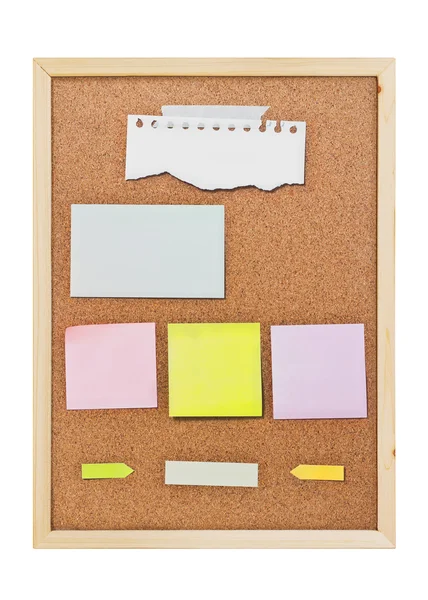 Geïsoleerde cork bord met blanco papier notities — Stockfoto