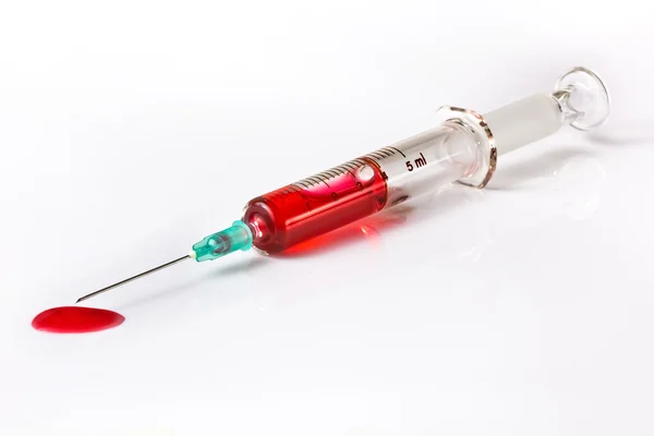 Isolated hypodermic syringe with blood sample over white — Stock Photo, Image