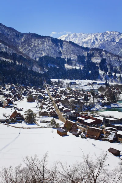 Visa från utsiktspunkten shiroyama på ogimachi village i shirakawago — Stockfoto